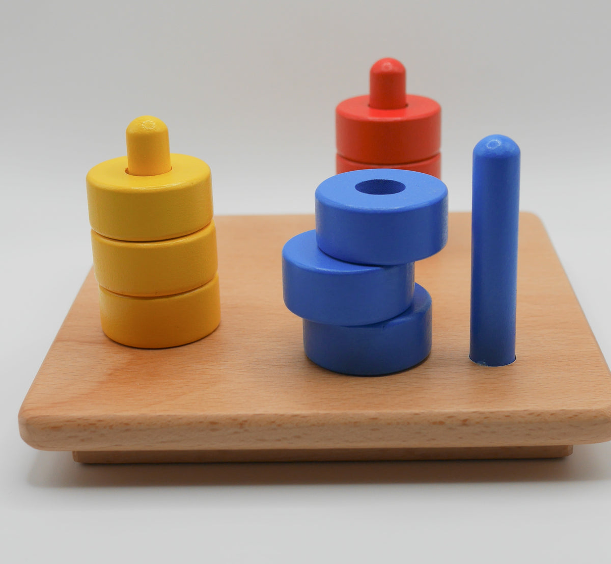 Disques colorés sur 3 tiges