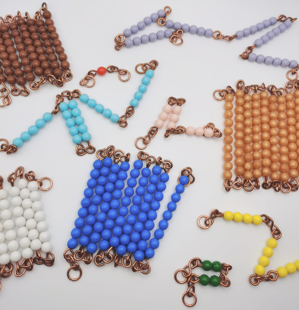 Petites chaînes colorées + Carrés de perles colorées