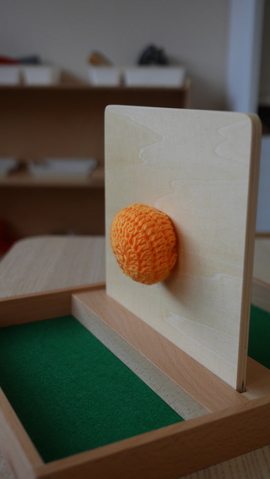 Plateau de passage avec la balle tricot